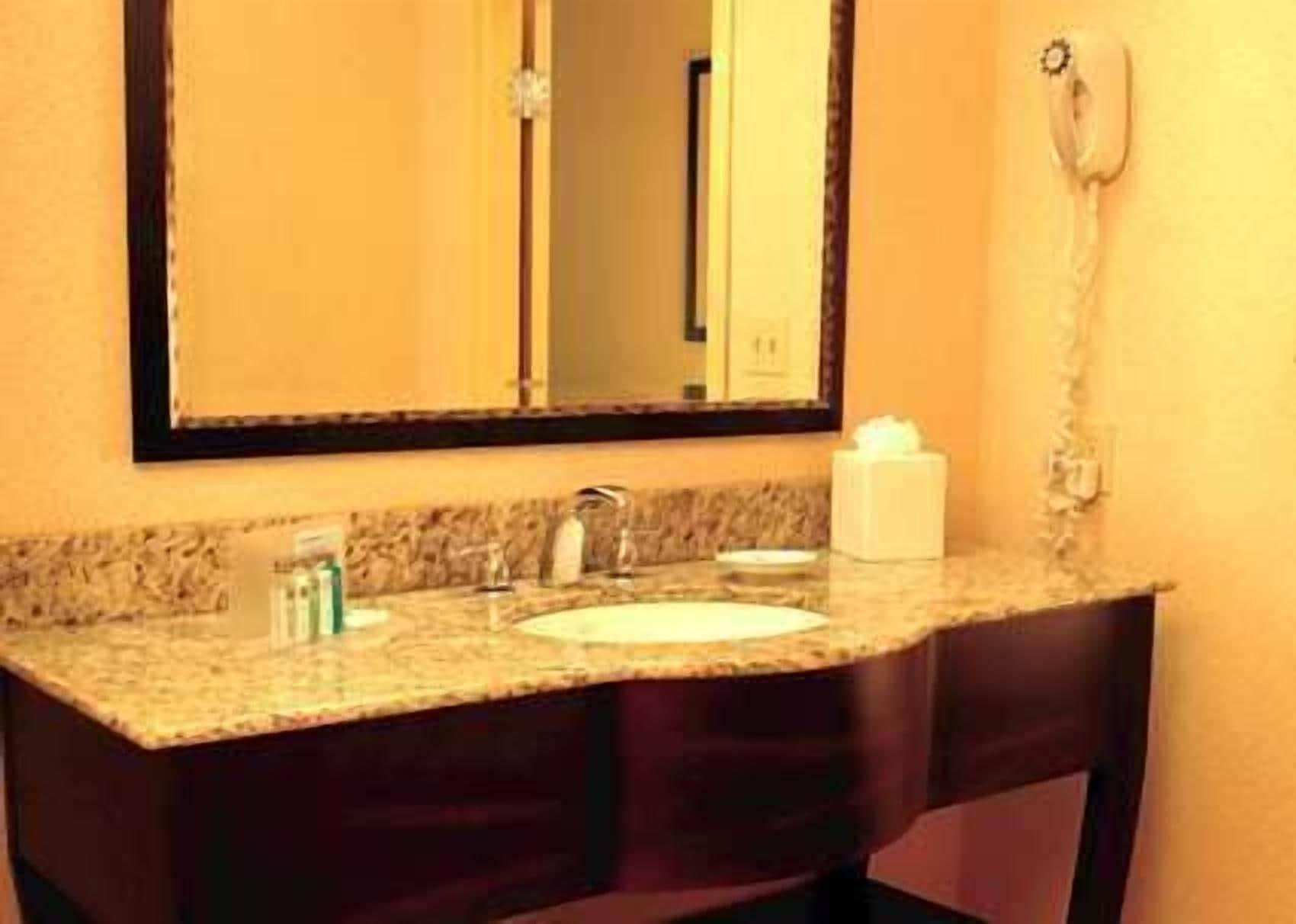 Hotel Hampton & Fresno - Northwest 3*