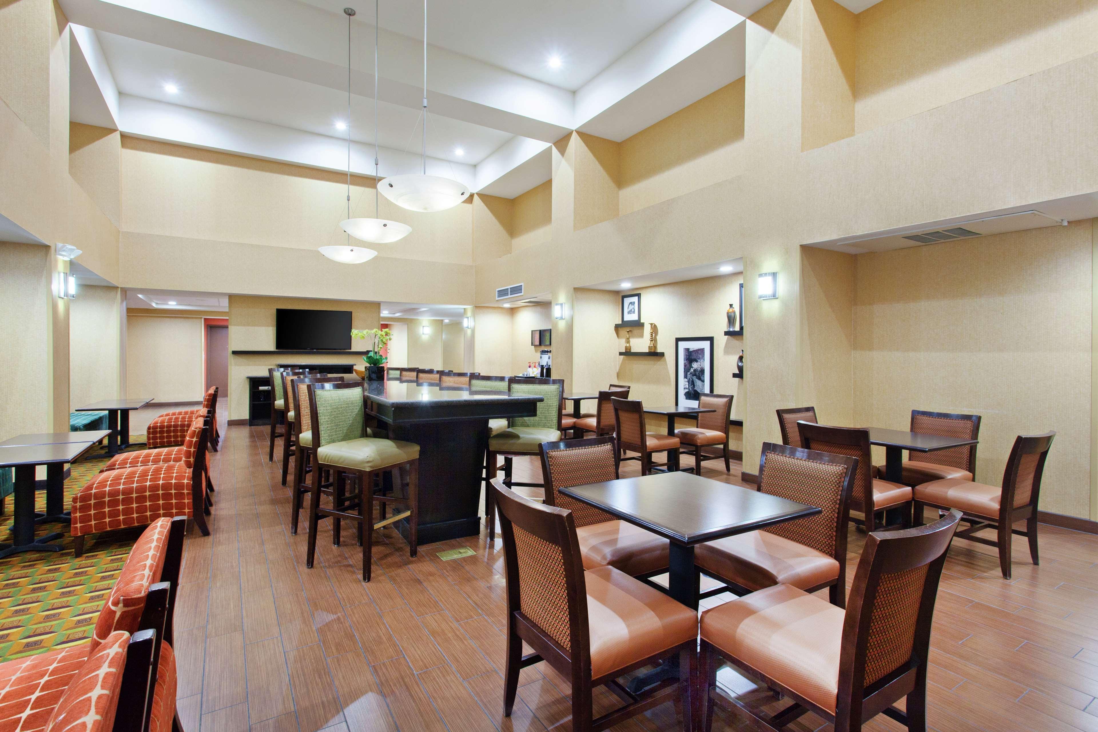 Hampton & Fresno - Northwest Hotel