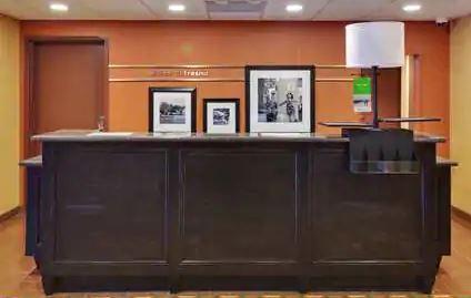 Hampton & Fresno - Northwest Hotel
